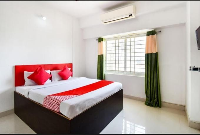 Hotel Crystal Cottage บูบันเนสชวาร์ ภายนอก รูปภาพ